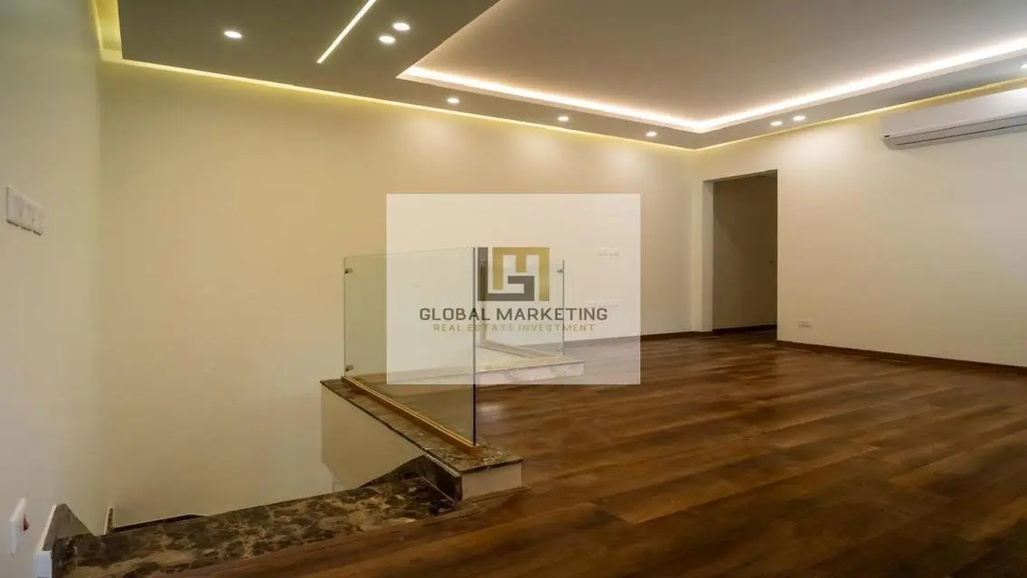 دوبلكس بجاردن للايجار نصف مفروش بكمبوند ايستاون