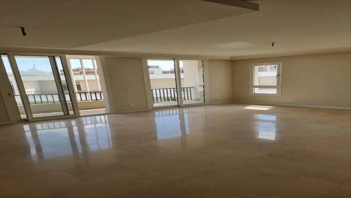 - Ready to move in - Apartment in Pyramids Hills