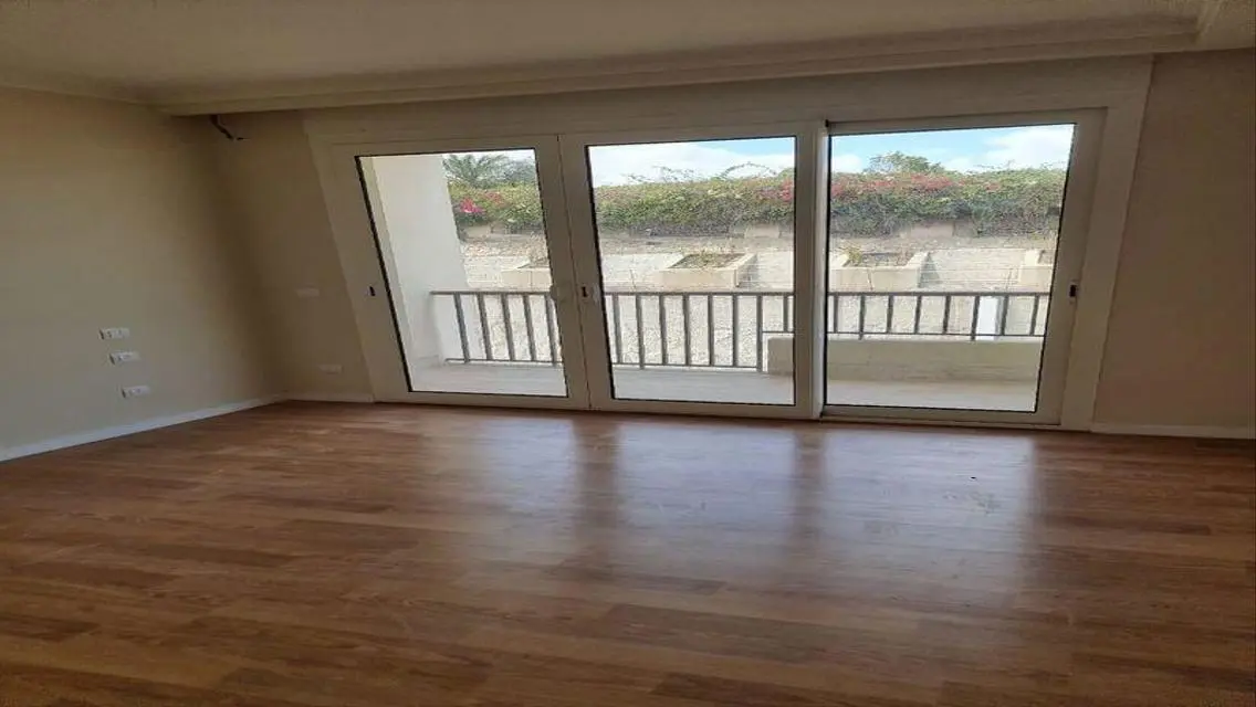 - Ready to move in - Apartment in Pyramids Hills