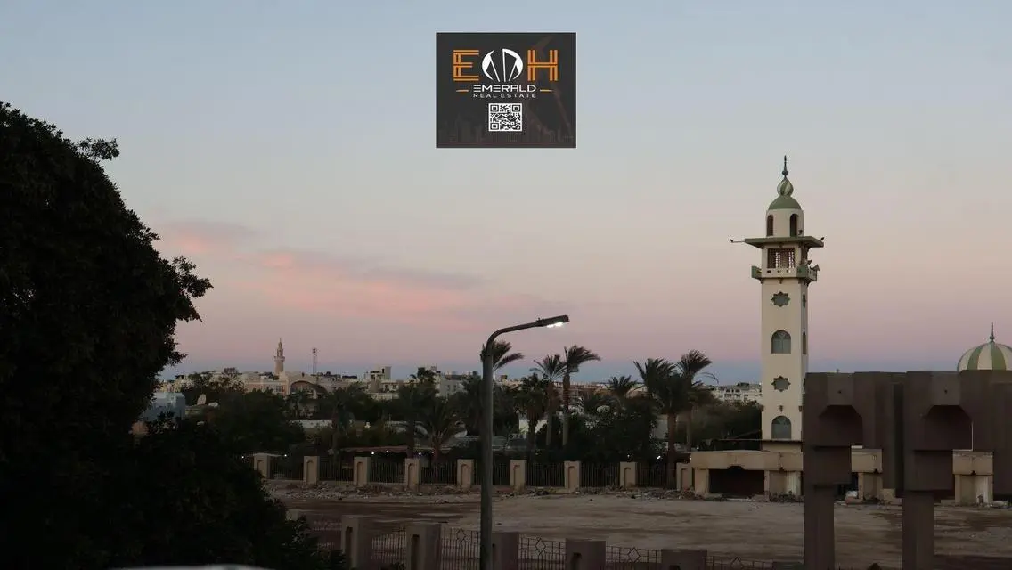فيلا فاخرة مع مسبح خاص وحديقة في قلب المدينة