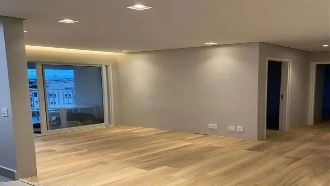 بنتهاوس للبيع متشطب بالتكيفات في كمبوند 90 افينيو