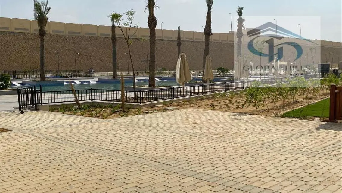 شقه ارضي بجاردن للبيع في اب تاون متشطبه بالكامل