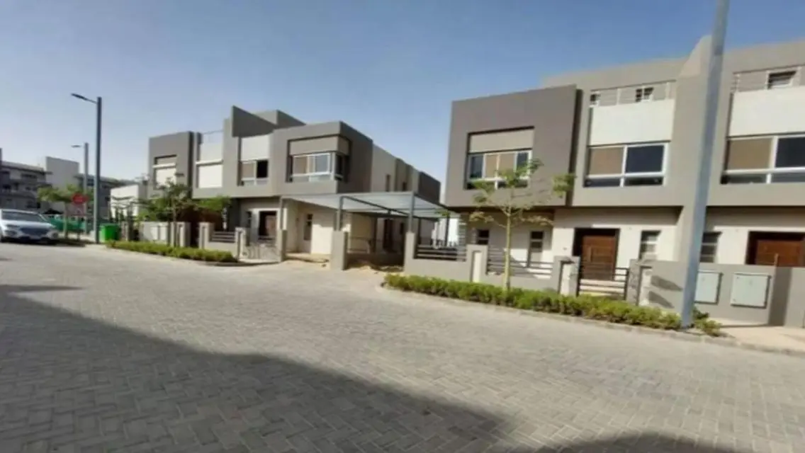 Twin house in Etapa next to Al Rabwa compound