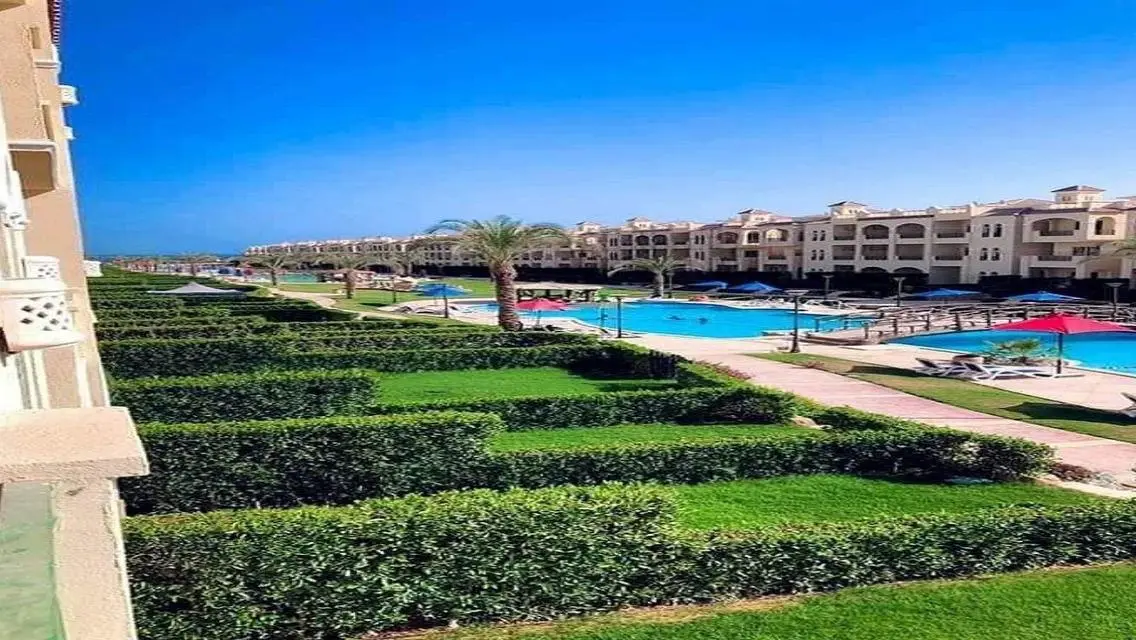 شاليه برووف خاص تكملة أقساط يطل على حمام السباحه