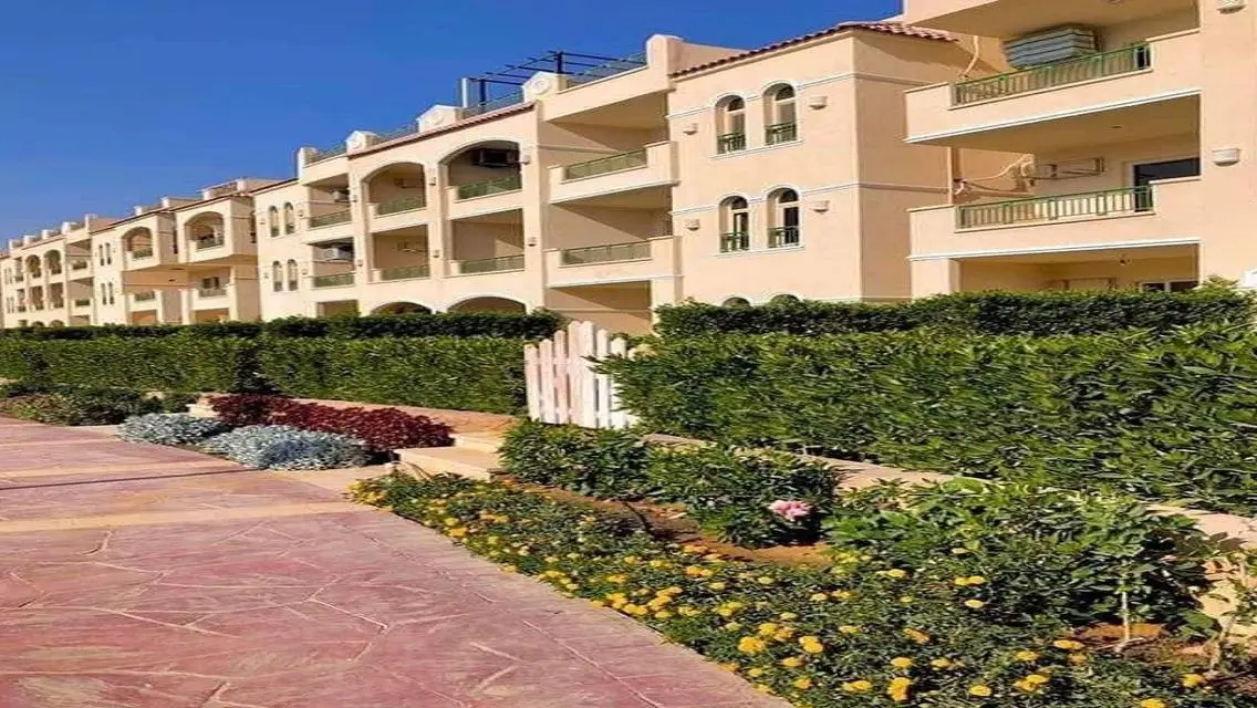 شاليه برووف خاص تكملة أقساط يطل على حمام السباحه