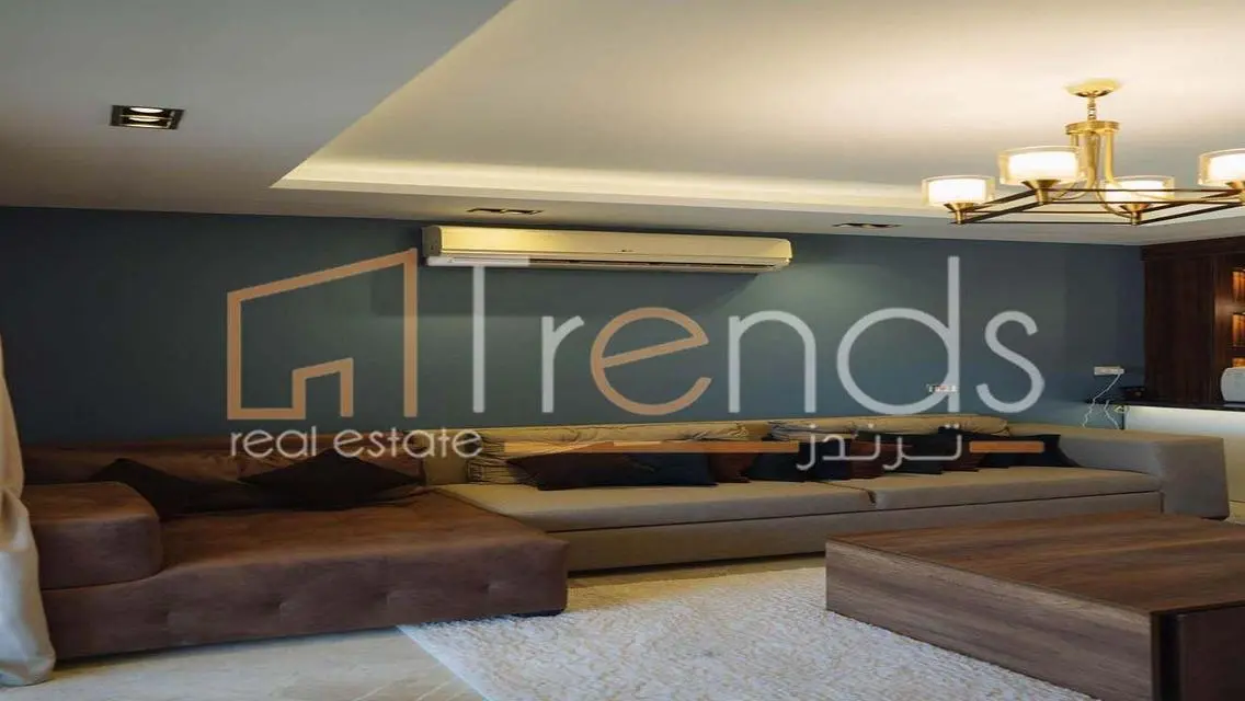 شالية مع روف 95متر يطل على البحر تشطيب مميز