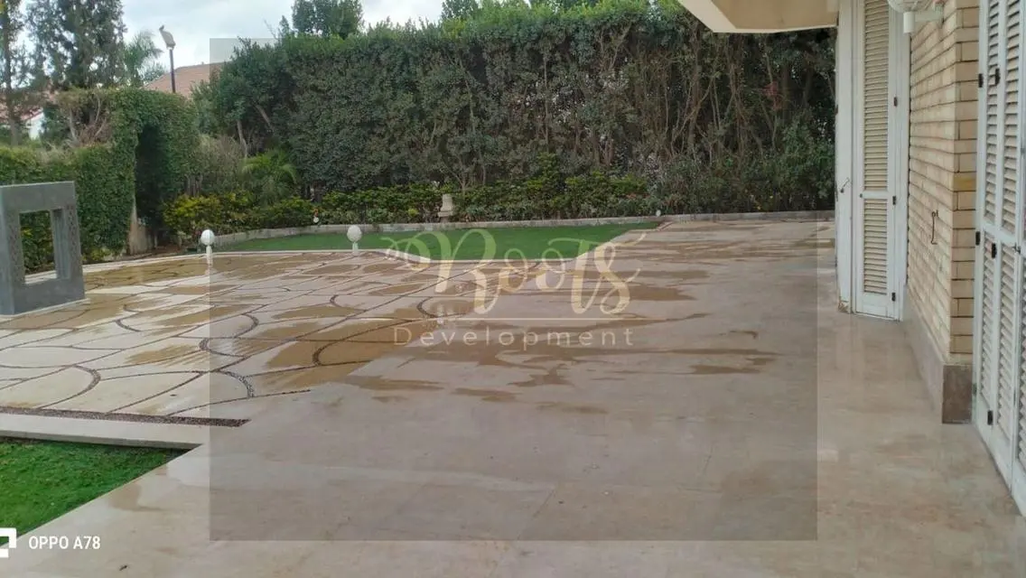 فيلا مفروشه بالكامل مع التكيفات و مطبخ حديث  بارك