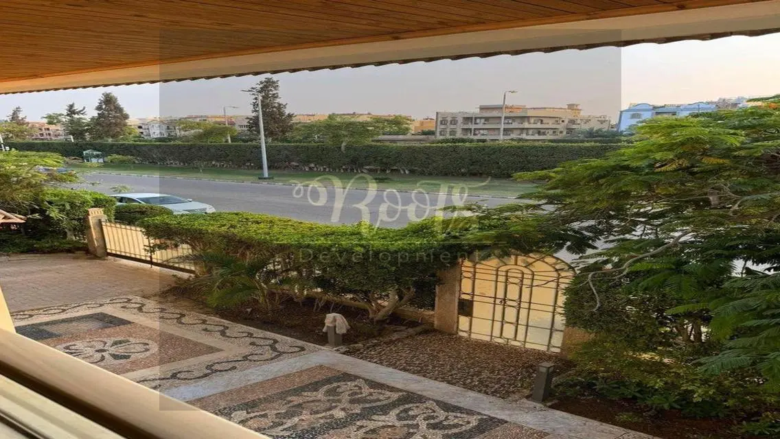 فيلا مفروشه بالكامل مع التكيفات و مطبخ حديث  بارك