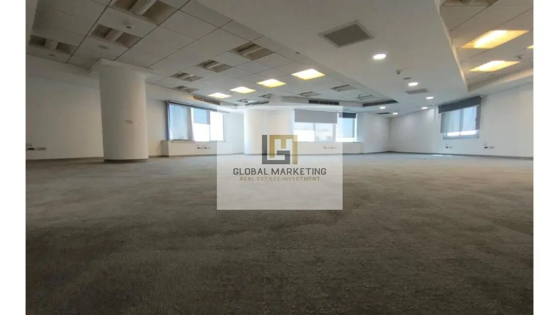 مقر اداري للايجار ع التسعين متشطب 600م