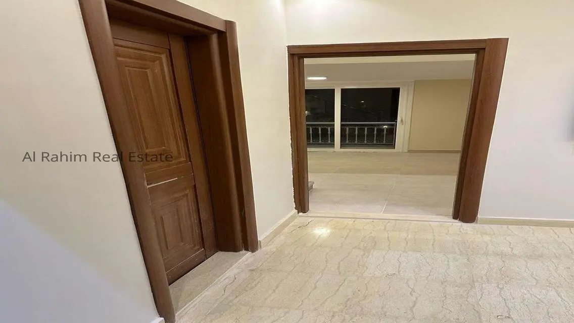 فيلا في الرحاب400م تشطيب خاص اول سكن للايجار قانون