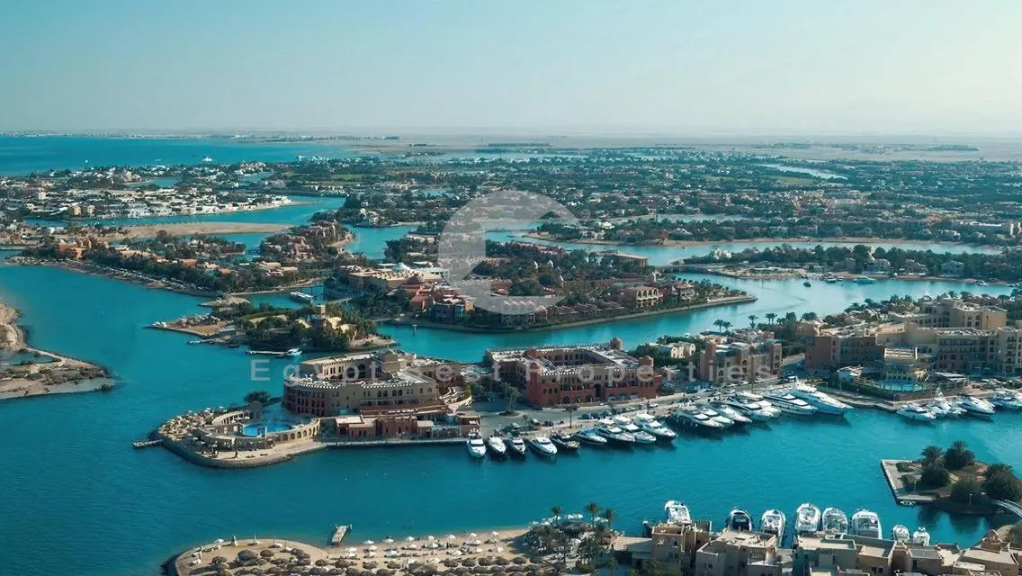 APART FOR SALE IN KAMARAN ON LAGOON WITH 15% DP