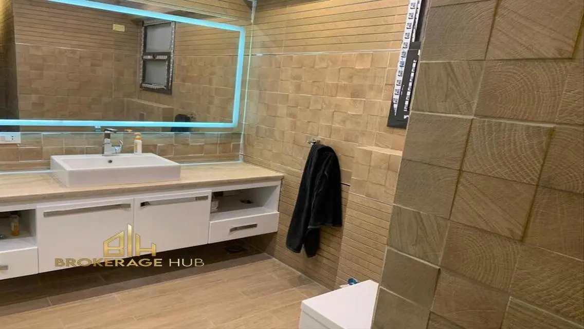 Triplex for rent in a location Eastown ,