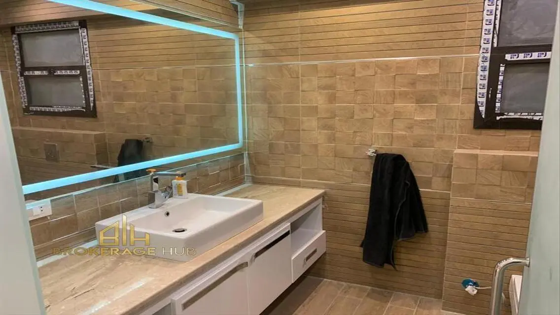 Triplex for rent in a location Eastown ,