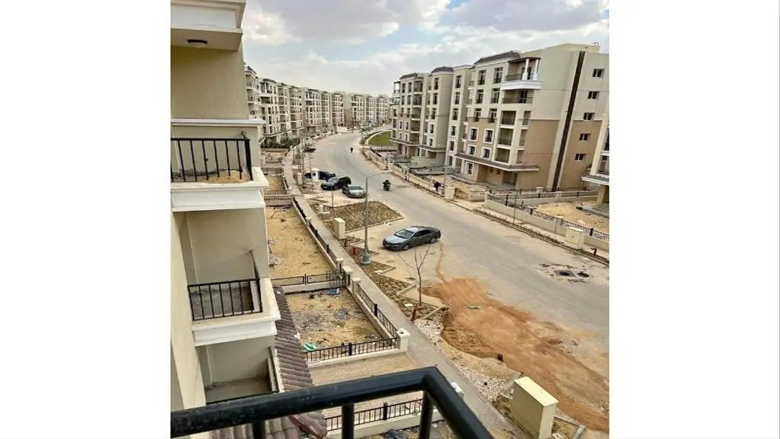 ارضي بجاردن 220م للبيع بمقدم 930الفdouble view