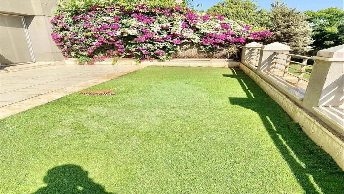 Furnished ground studio with special finishes