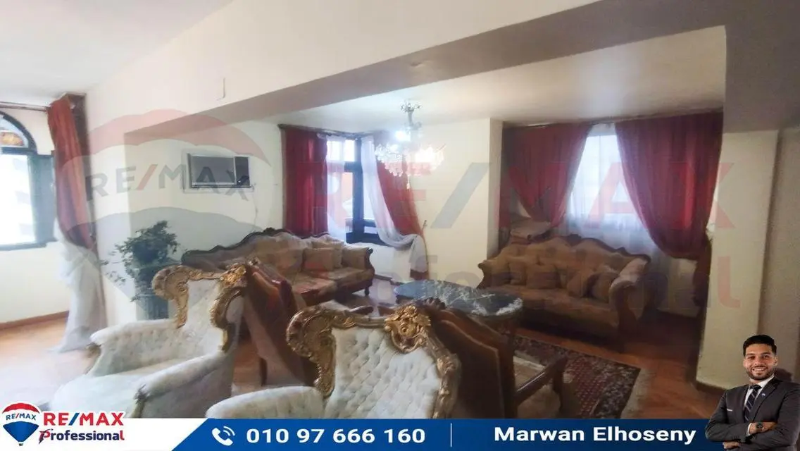 Open view on the side sea-Living room