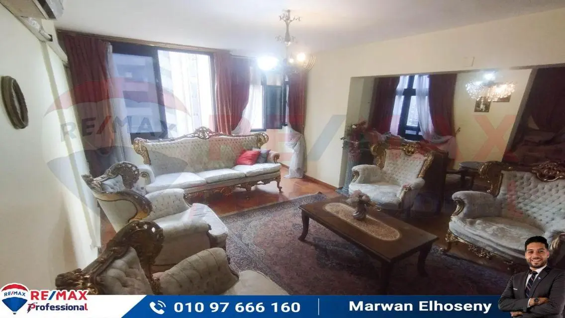 Open view on the side sea-Living room