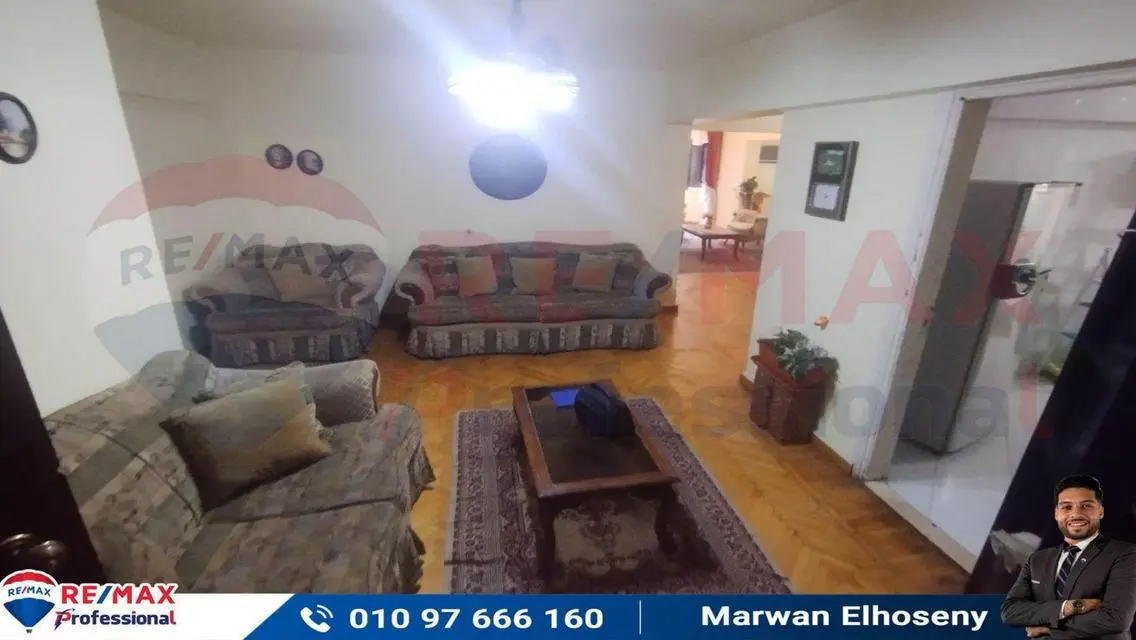 Open view on the side sea-Living room