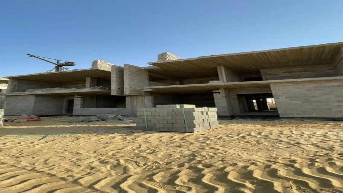 Villa in Sheikh Zayed in front of Beverly hills
