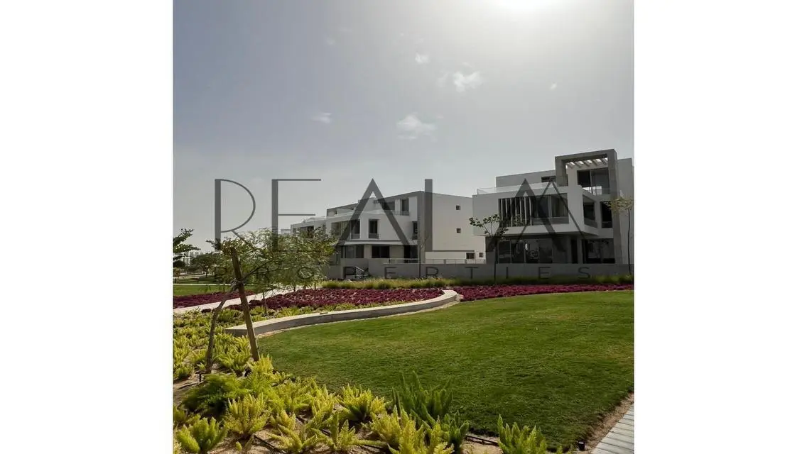 فيلا فاخرة مع مسبح خاص وحديقة في مانهاتن
