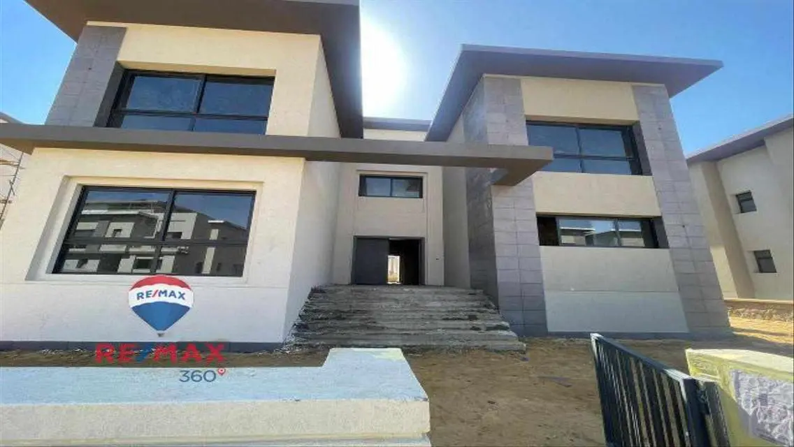 Prime location, ext. basement, swan lake residence