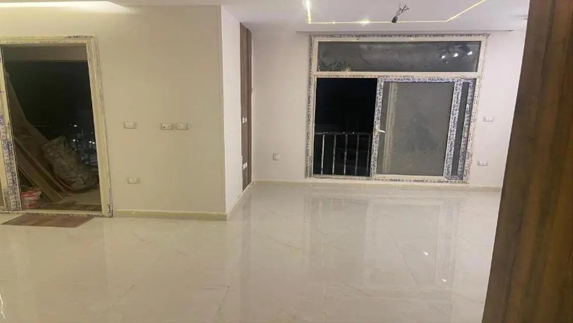 شقة ريسيل للبيع متشطبة بالكامل على محور الامل