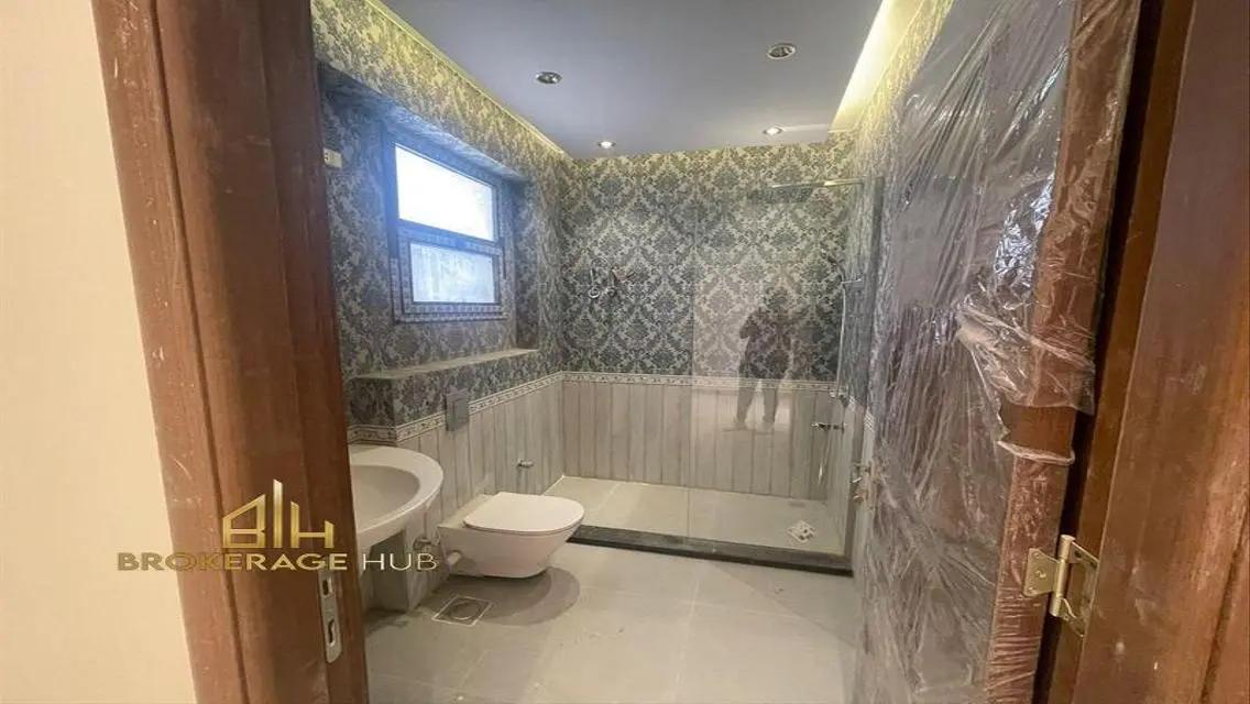 دوبلكس للايجار لوكيشن مميز ايستاون ,