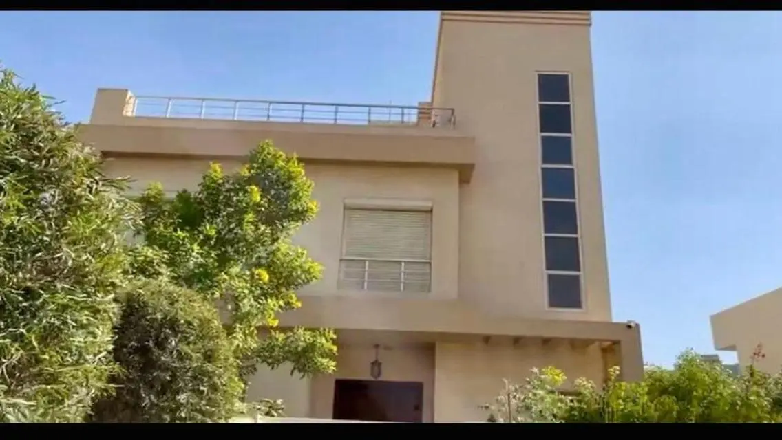 Fully furnished villa n prime location 6 of Octobe