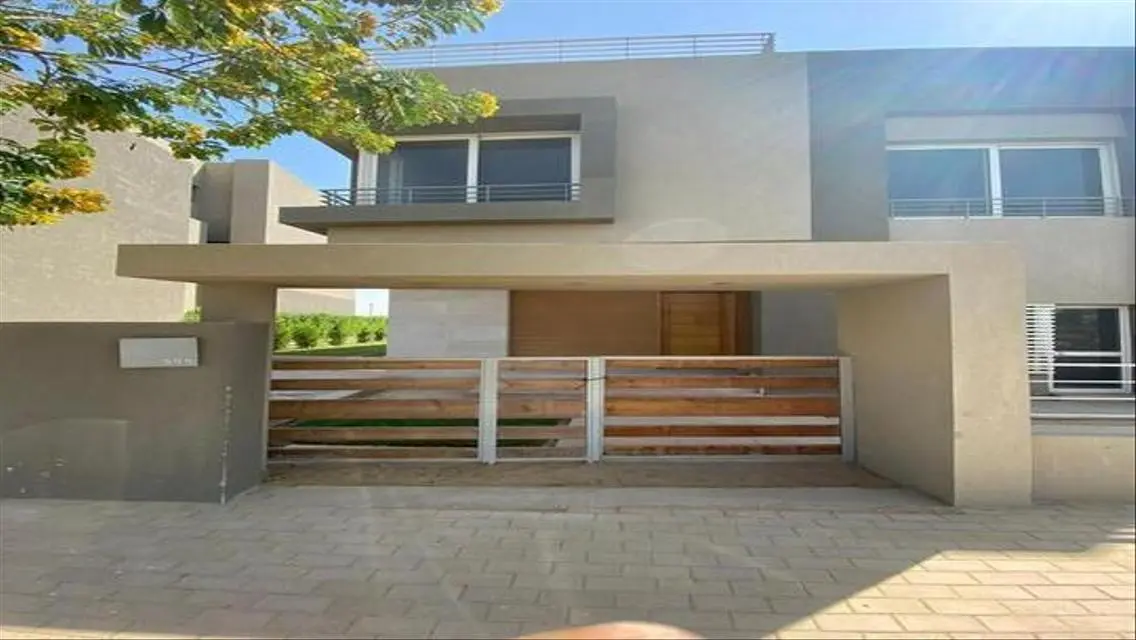 Luxury Villa with Private Balcony and Garden