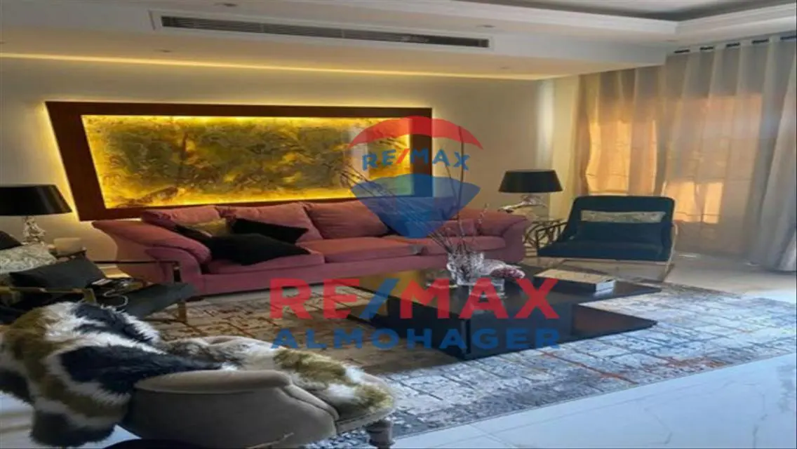 Luxury Villa with Private Balcony and Garden