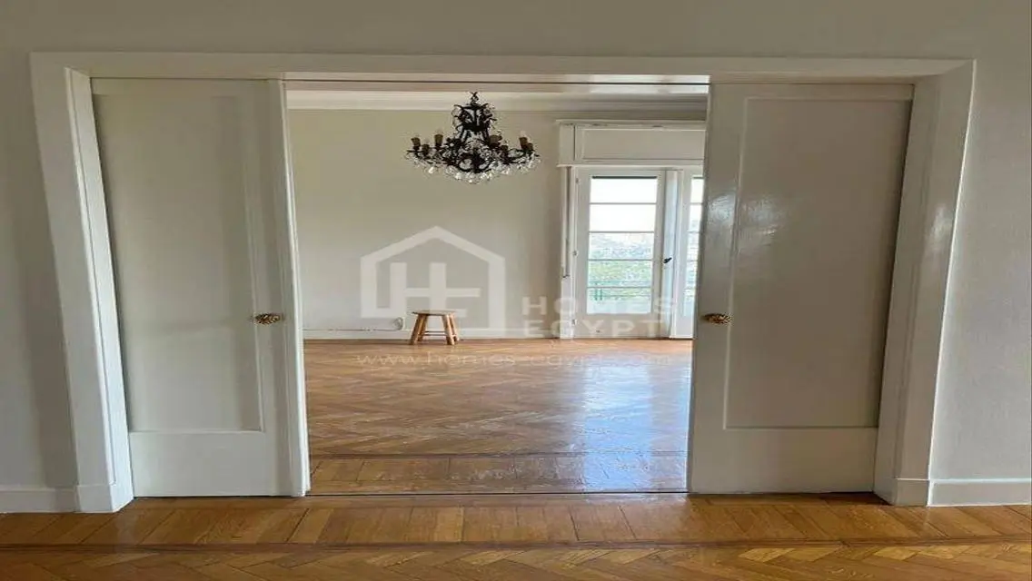 High Ceiling Apt with Nile View South Zamalek Rent