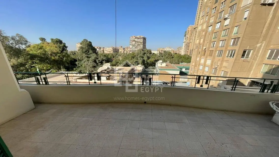 High Ceiling Apt with Nile View South Zamalek Rent