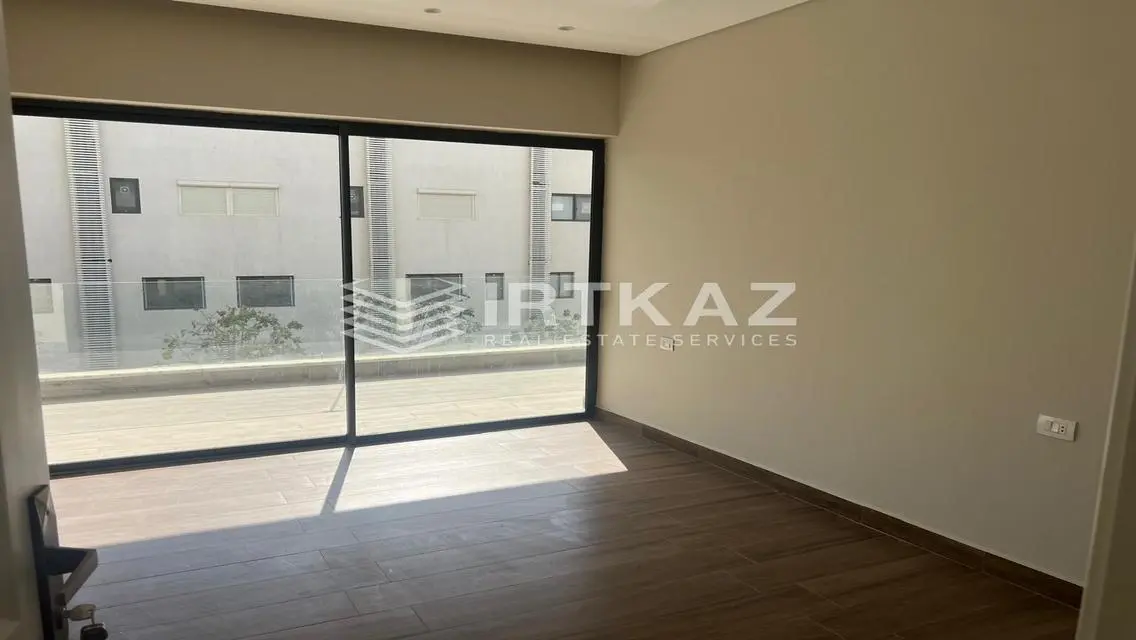 شقة متشطبة بالمطبخ و الاجهزة - اقل مدة ايجار سنة