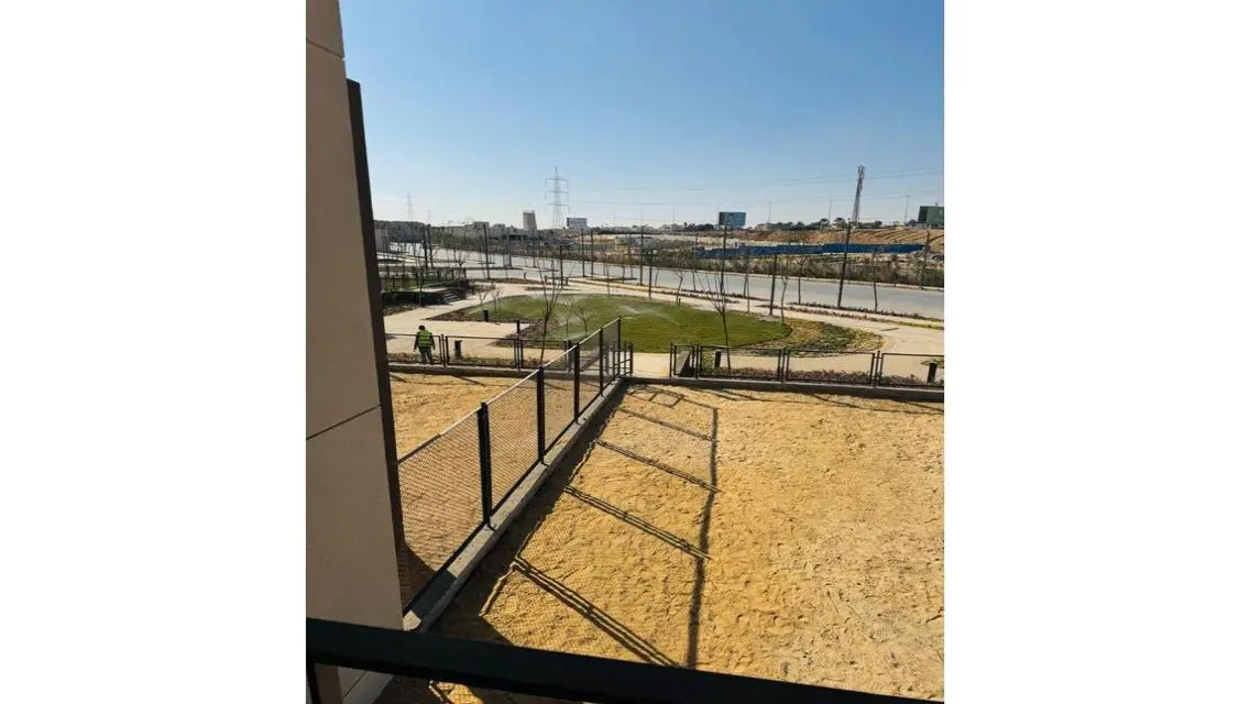 اول سكن مطبخ و تكييفات فيو رائع و مميز