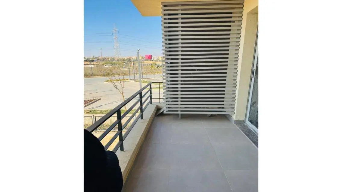 اول سكن مطبخ و تكييفات فيو رائع و مميز