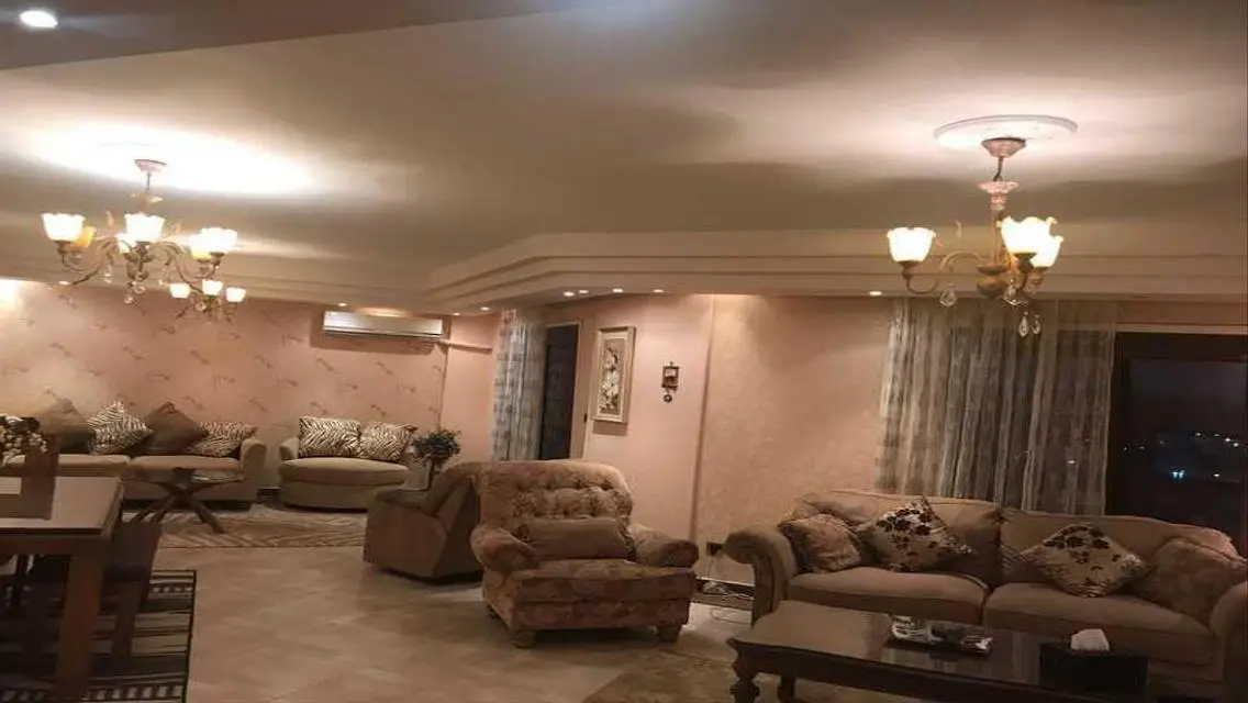 -١٨٠- شقة مميزة للبيع