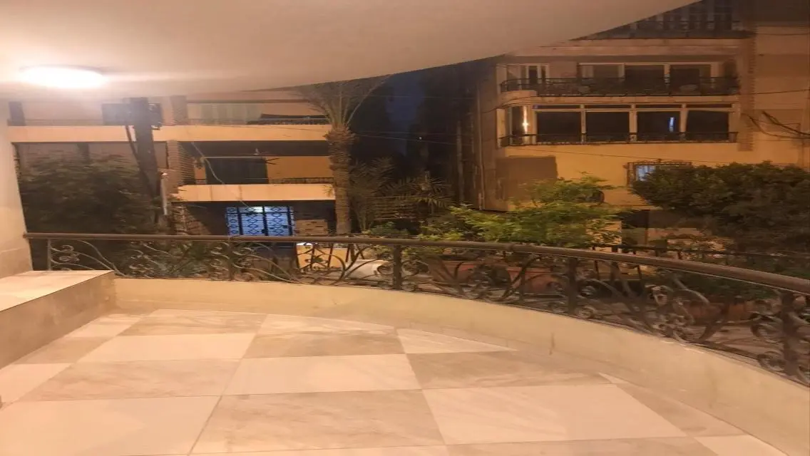 شقة للبيع ٢٣٠ م شارع محمد فريد عمارة جديدة