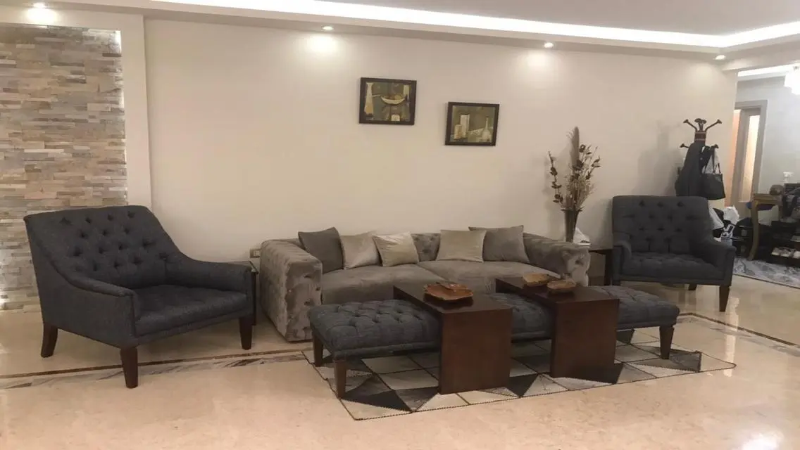 شقة للبيع ٢٣٠ م شارع محمد فريد عمارة جديدة