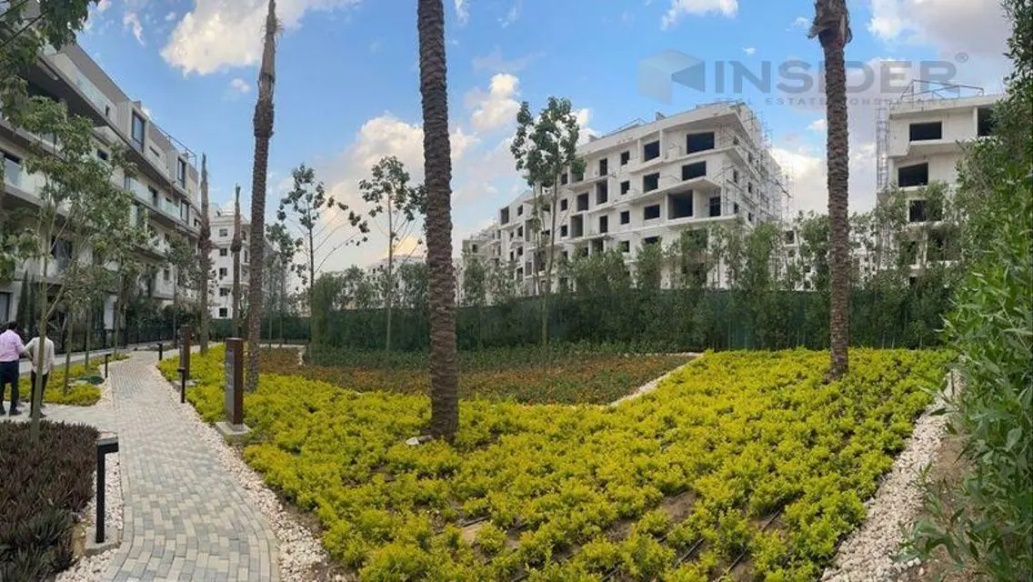 شقه للبيع ارضي بجاردن متشطبه بالتكيفات