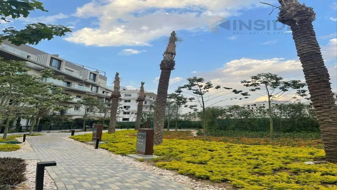 شقه للبيع ارضي بجاردن متشطبه بالتكيفات