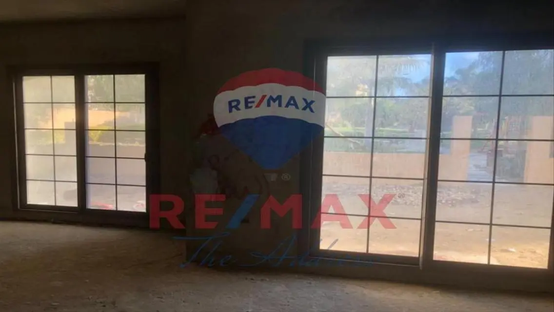 Villa for sale - ready to move - at Hyde Park