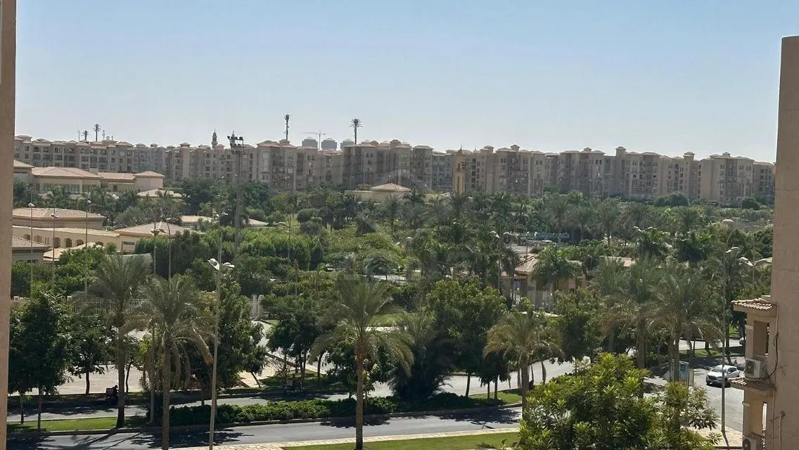 مكتب للايجار في مدينة مدينتي فوق بنك أودي