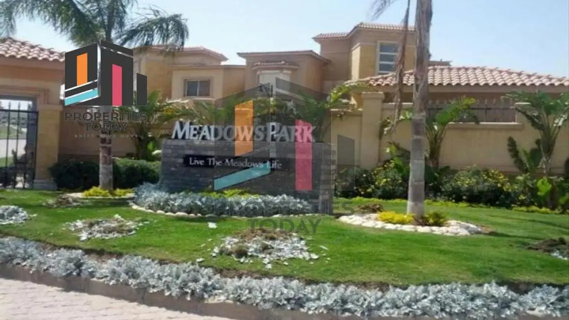 Semi-finished villa420m for sale in Royal Meadows