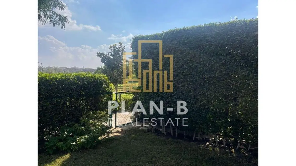 For rent, a ground floor apartment with a garden