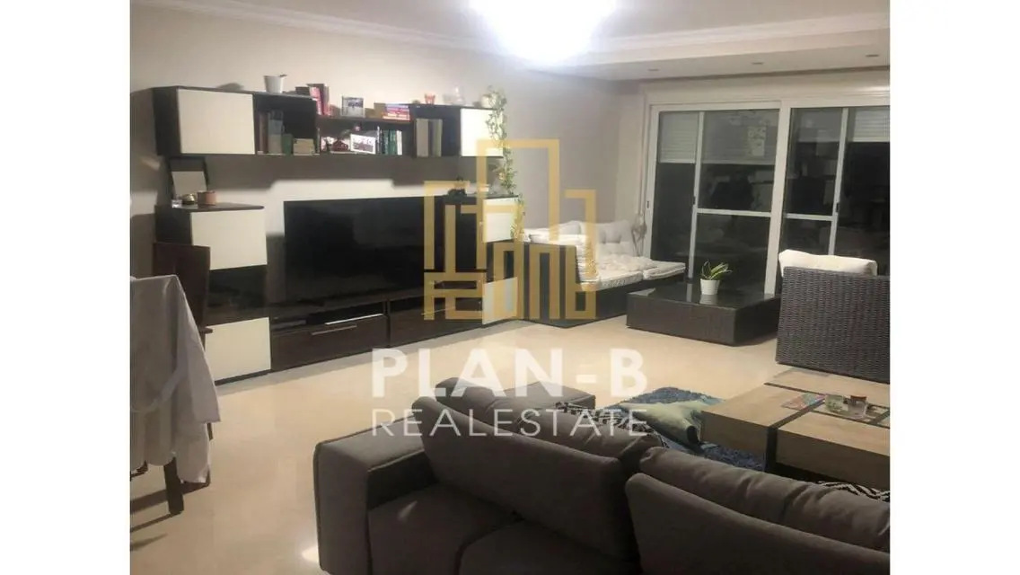For rent, a ground floor apartment with a garden