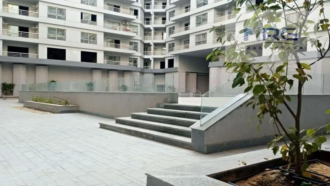 Resale apartment for sale in Degla Towers Compound