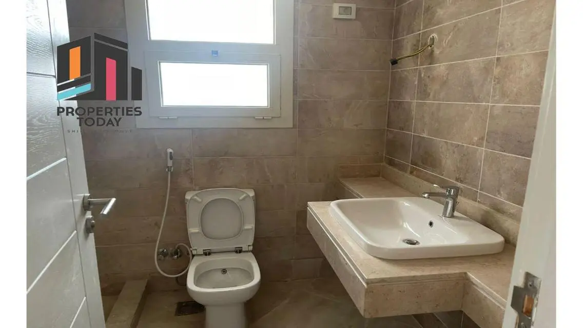 flat 237 sqm super deluxe finishing ACs &amp; kitchen
