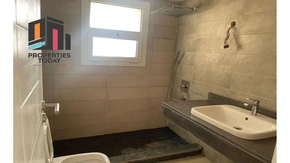 flat 237 sqm super deluxe finishing ACs &amp; kitchen
