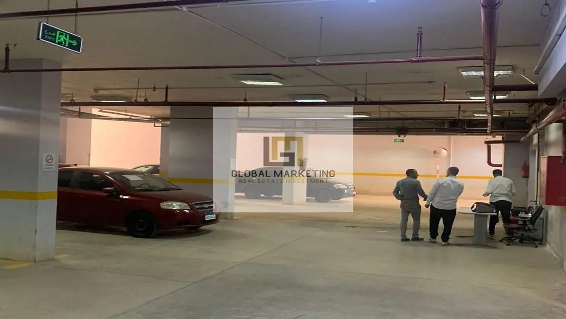 مبنى 3500م متشطب بالكامل للايجار على شارع التسعين