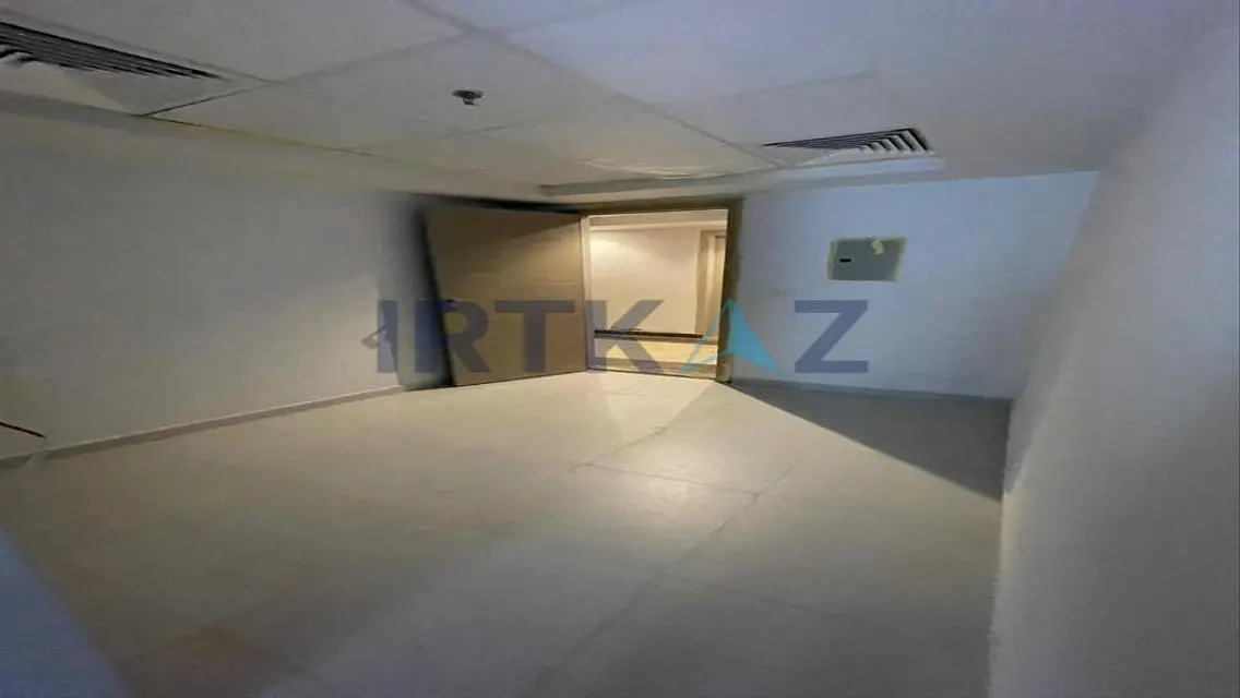 Office rent with A PRIME LOCATION in Business plus